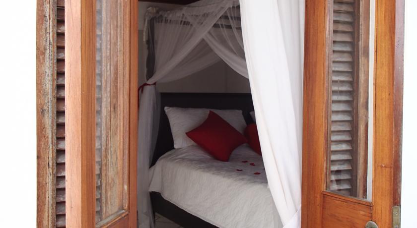 Being Villa Plymouth Room photo